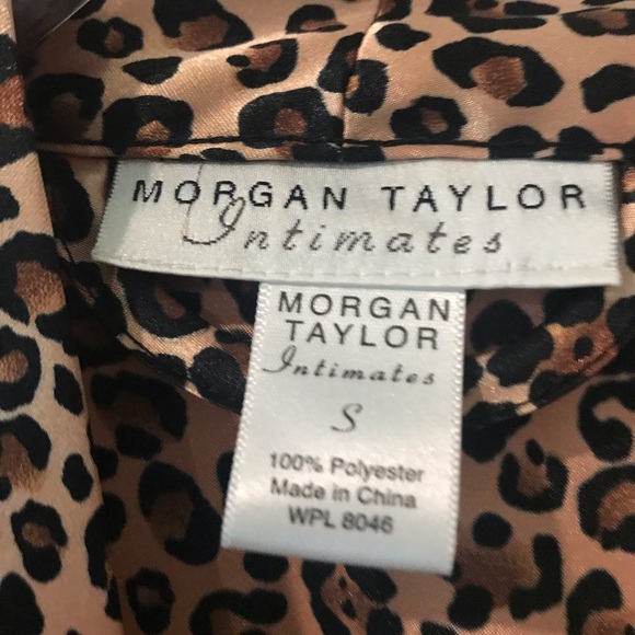 Shorty Robe - Picture 2 of 2